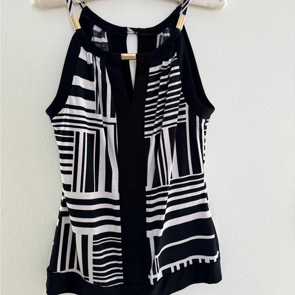 Frank Lyman Design Black and White Geometric Camisole